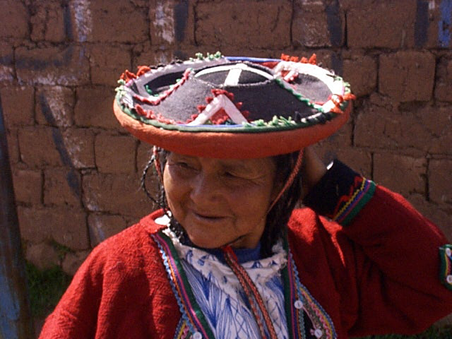 Chinchero Indiofrau 16.12.03.jpg - chinchero, was habt ihr gefragt?